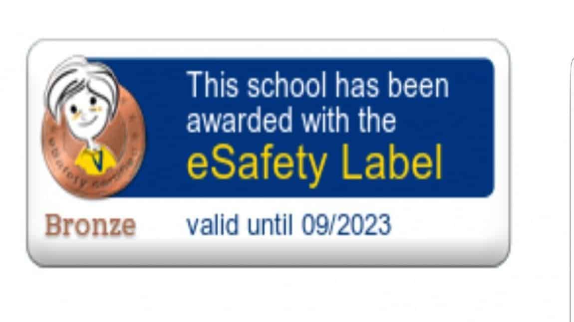 Okulumuz eTwinning okulu olma yolunda ilk basamak olan E-Safety Label 'ı aldı