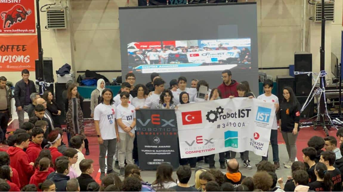 RobotIST bir ödül daha aldı! Vex Robotics  Türkiye Final yarışmasında 