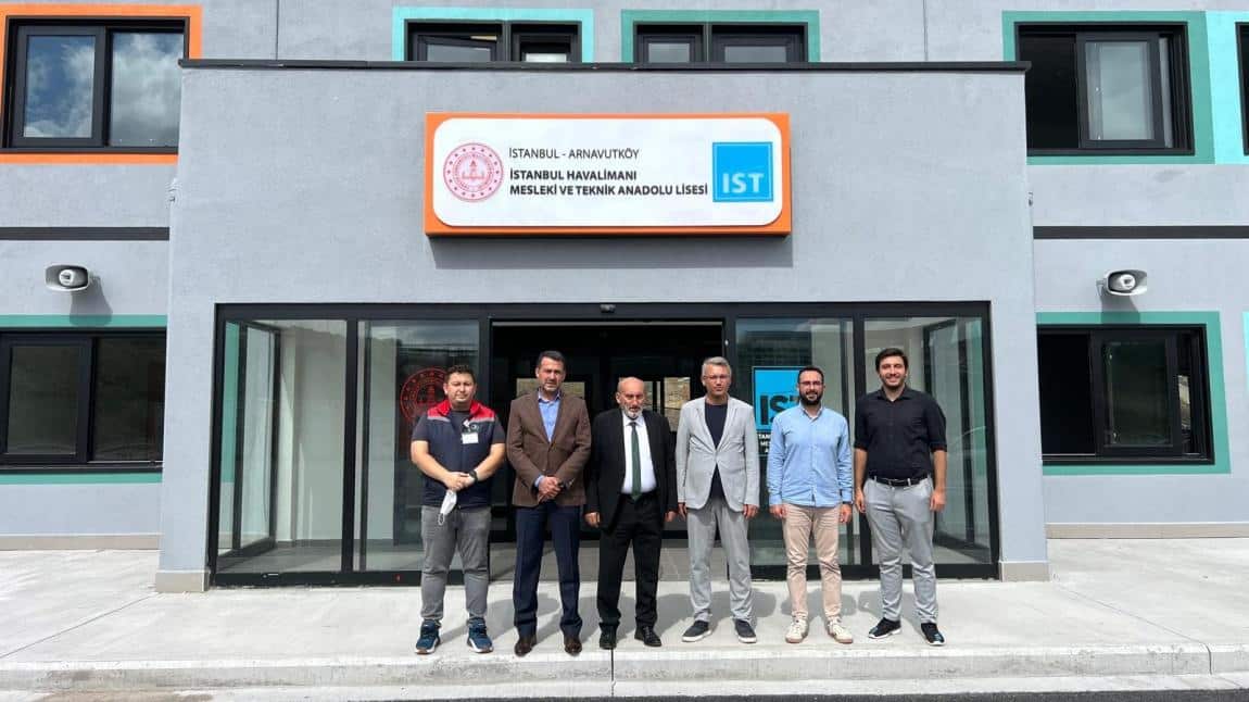 Arnavutköy İlçe Millî Eğitim Müdürü Mustafa Yılmaz Okulumuzu Ziyaret Etti